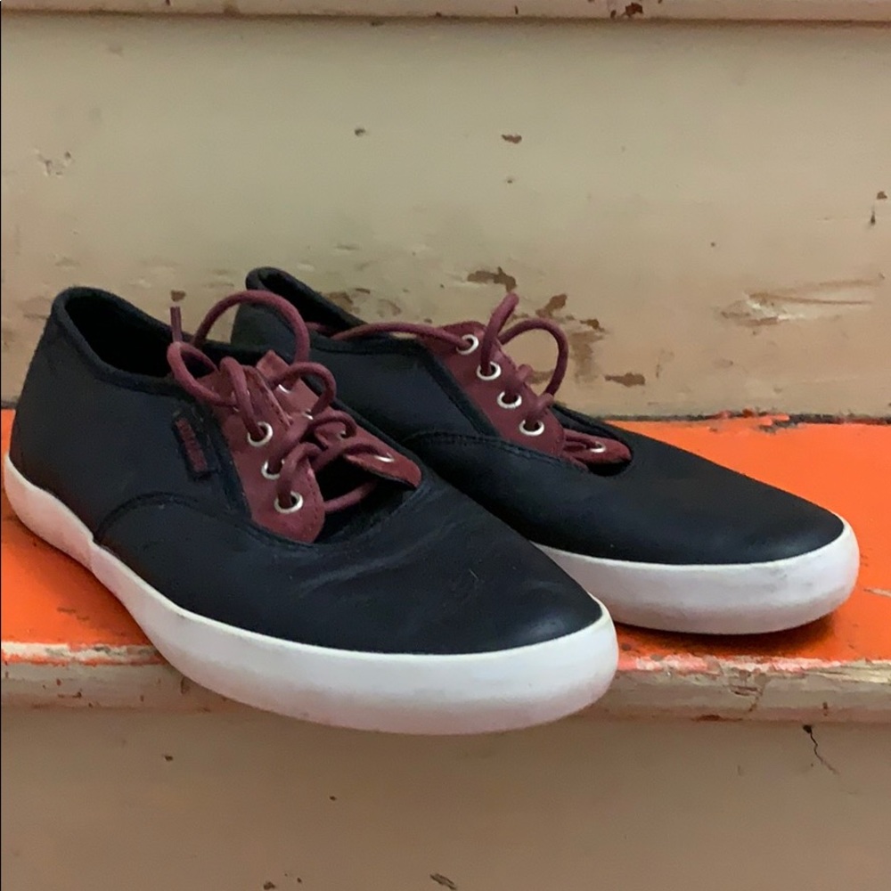 Men’s Dekline casual sneakers, size 8